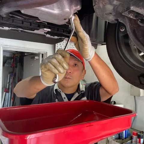 エンジンオイル交換です。